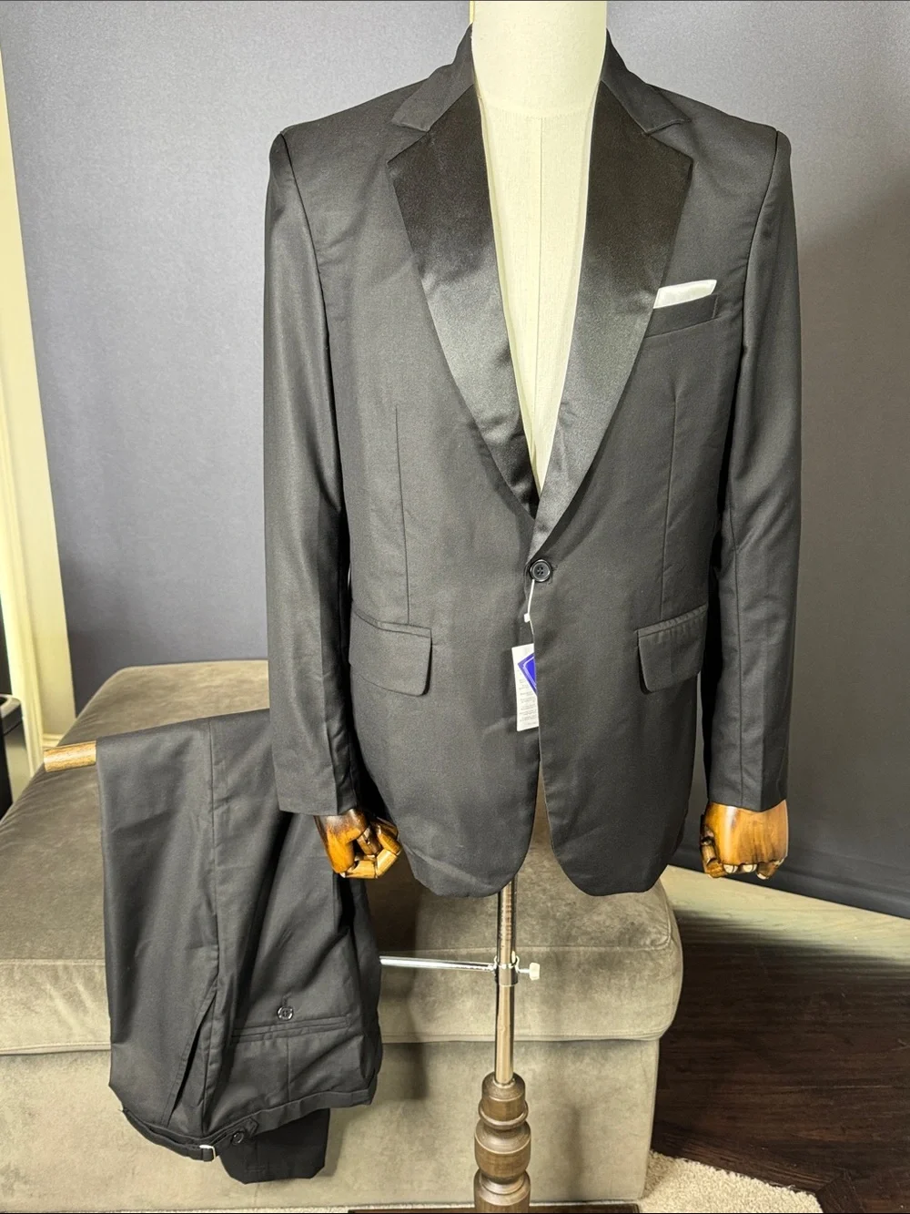 Black Men's Satin Lapel Formal Prom Tuxedo Suit 40 Jacket 34 Pants NWT